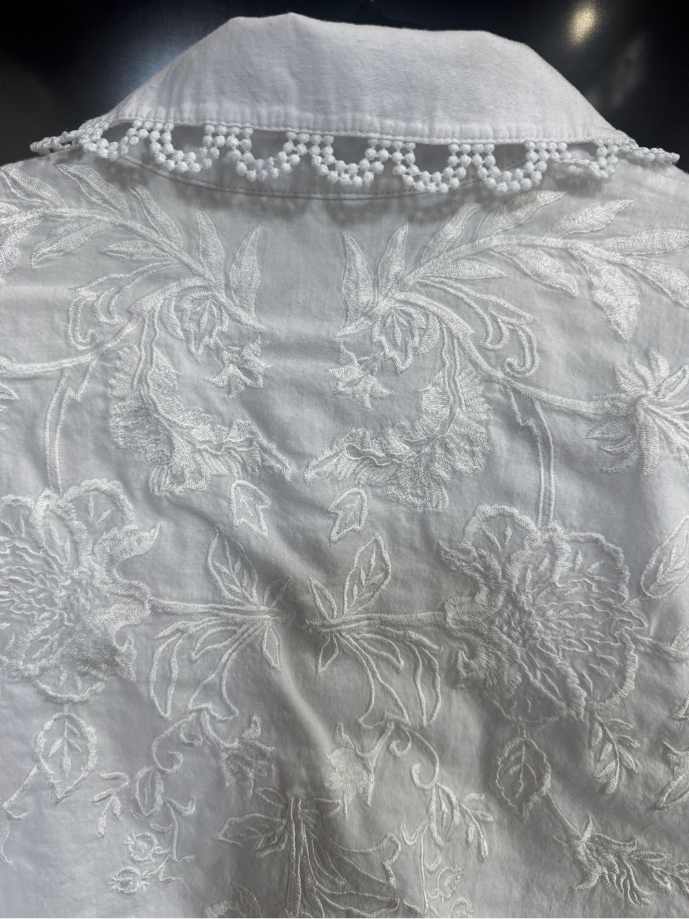 Alice + Olivia White Embroidered Cotton Button-Front Blouse - Picture 4 of 5